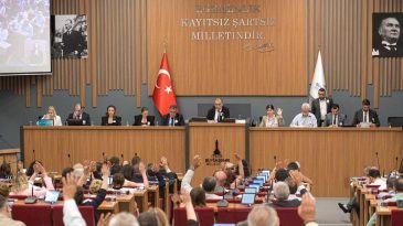 İzmir Büyükşehir Meclisi Ferdi Zeyrek’i Anarak Yeni Bir Başlangıç Yaptı