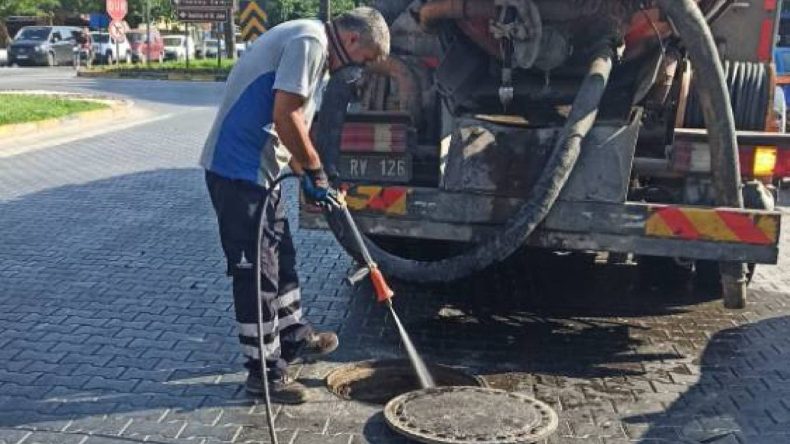 İzmir Büyükşehir’den ilaçlama çalışmaları: Başkan Sengel’den teşekkür