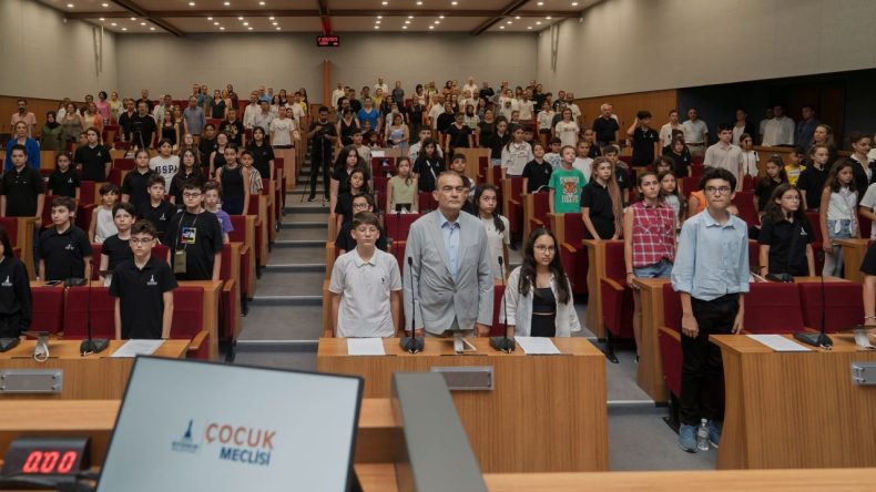 İzmir Çocuk Meclisi Kapanış Töreni: Gelecek İçin Bir Araya Geldiler