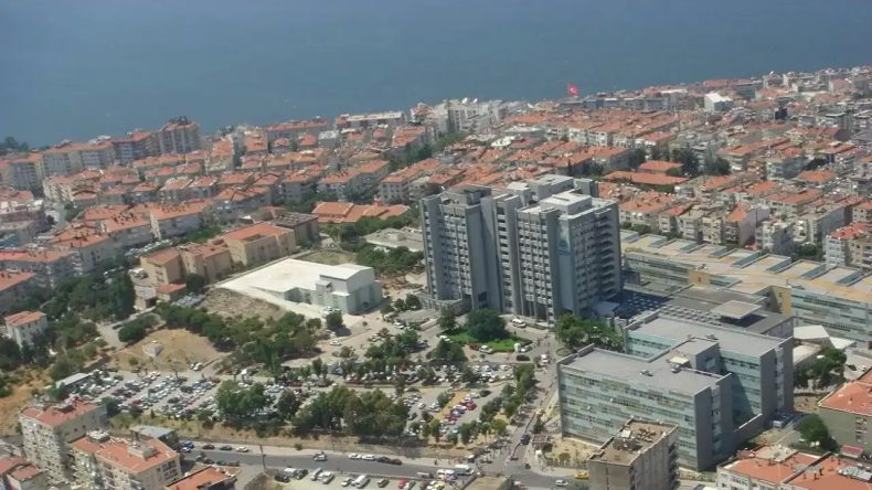 İzmir Karabağlar'da İcradan Satılık 137 m² Arsa
