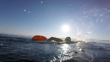 İzmir’in otizmli yüzücüsü Tuna Tunca’nın Büyük Hedefi: Fransa’ya Yüzmek