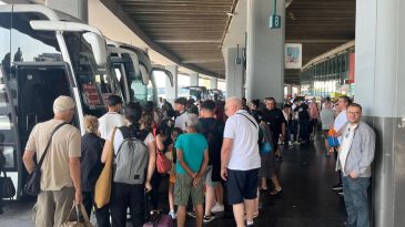 İzmir Otogarı’nda Dönüş Yoğunluğu: Ek Seferler Düzenleniyor