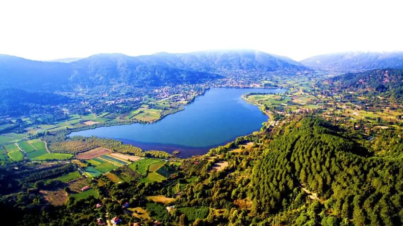 İzmir sıcağından kaçan buraya gidiyor: Muhteşem doğa manzarası ve serin havası ile ünlü yer