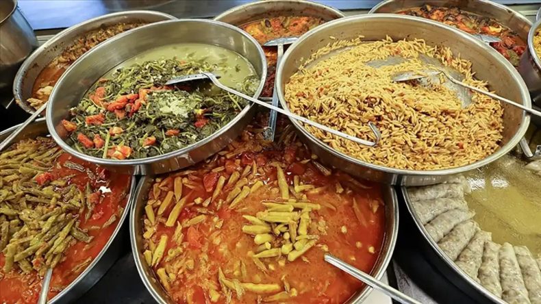 İzmir'in Michelin Ödüllü Lokantası: Ünlülerin Tercihi Olmayı Başardı, 70 Yıldır Hizmette