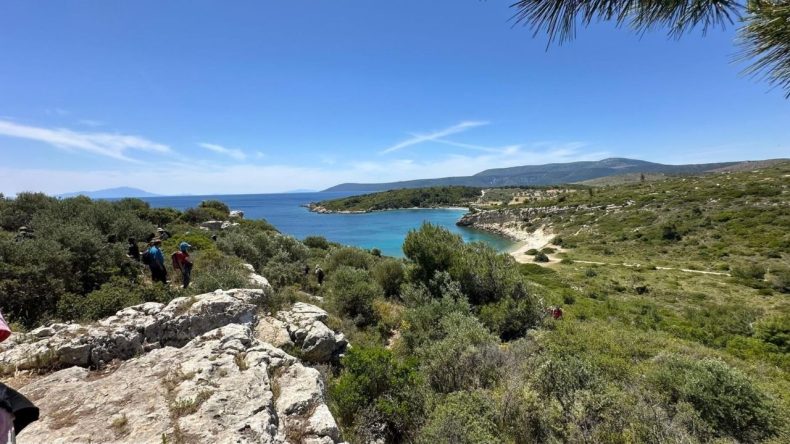 İzmir'de gençler doğanın kalbinde buluştu: Koylar temizlendi