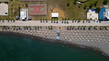 İzmir'de Mavi Bayrak G&uuml;vencesiyle: Plaj 2025 Yaz Sezonuna Merhaba Dedi
