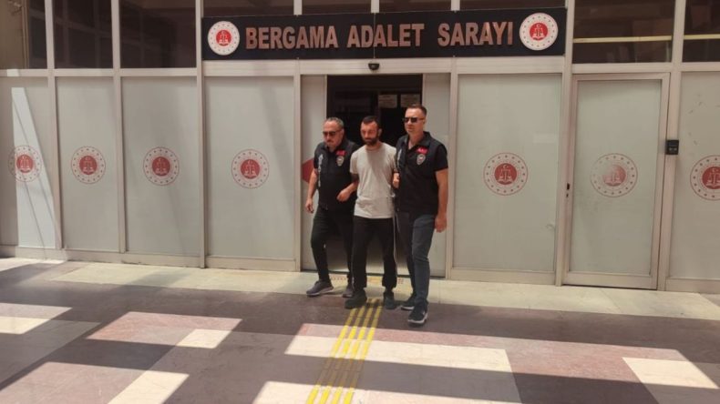 İzmir'de Mısır Tarlasına Saklanan Zehir Taciri Yakalandı
