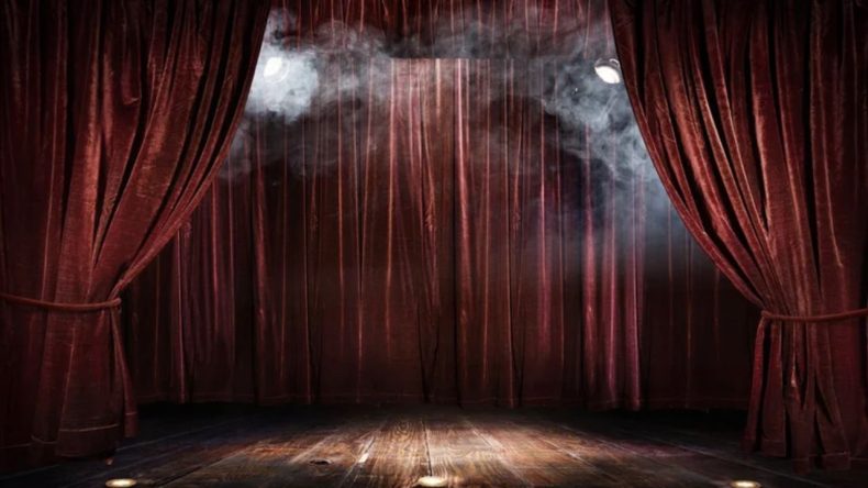 İzmir'de Uygun Fiyatlı Hafta Sonu Kaçamağı: Tiyatrodan Stand-Up’a Dolu Dolu Bir Gün