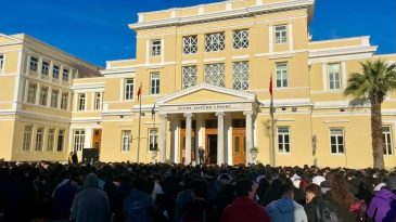 İzmir'deki K&ouml;kl&uuml; Okullar Tarikatların Denetimine Ge&ccedil;ti: 100'den Fazla &Ouml;ğretmenin Durumu Belirsiz
