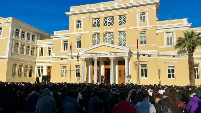 İzmir'deki Köklü Okullar Tarikatların Denetimine Geçti: 100'den Fazla Öğretmenin Durumu Belirsiz