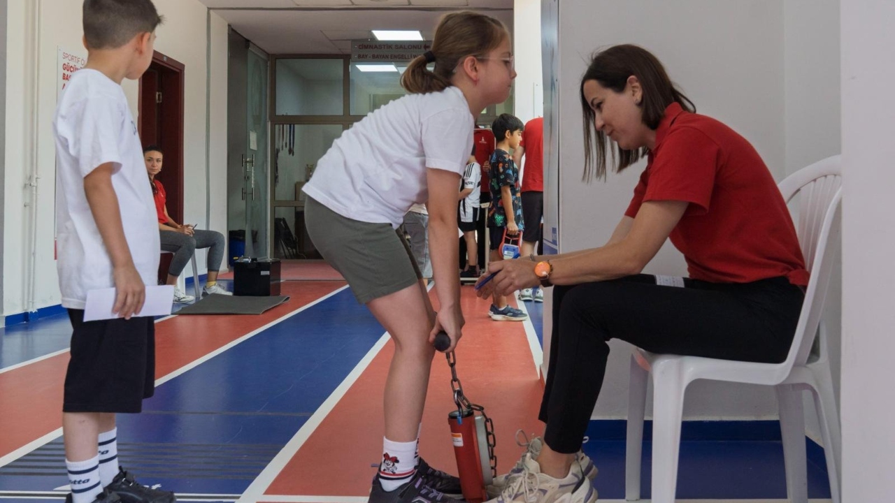 Çocuklar spor yapıyor