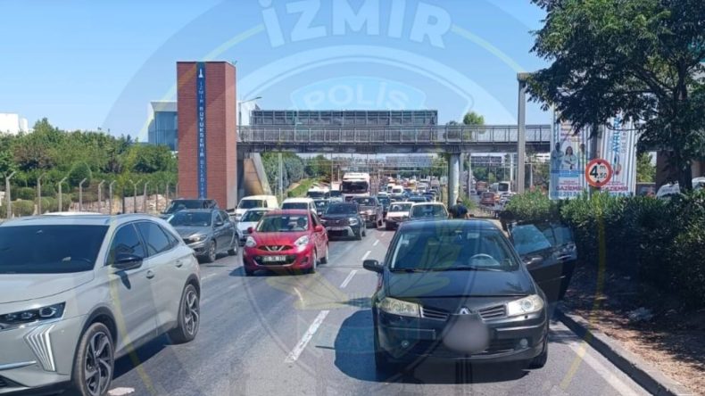 İzmir’de Havalimanı Yolunda Araç Arızası: Trafik Felç Oldu