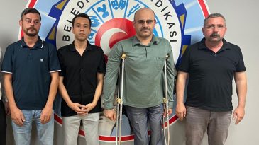 İzmir’de İşten Çıkarılan Belediye Çalışanları Deneyimlerini Paylaştı: “Göğsüme Kadar Pisliğin İçinde Çalıştım”