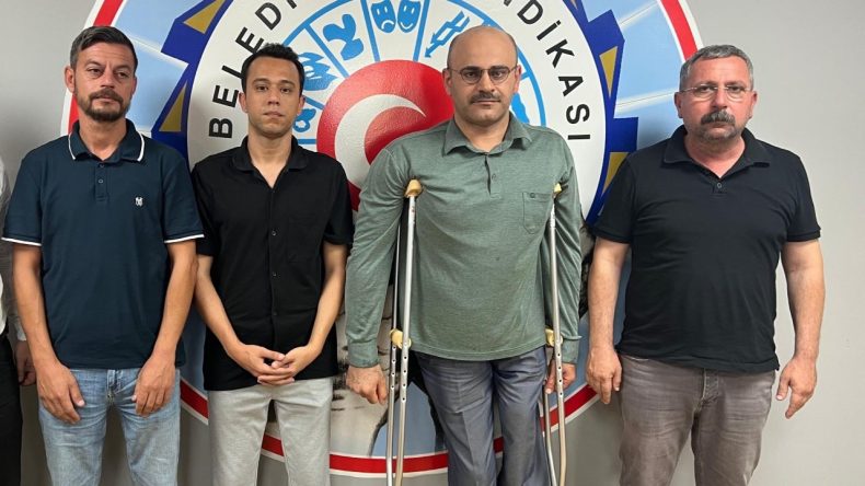 İzmir’de İşten Çıkarılan Belediye Çalışanları Deneyimlerini Paylaştı: “Göğsüme Kadar Pisliğin İçinde Çalıştım”