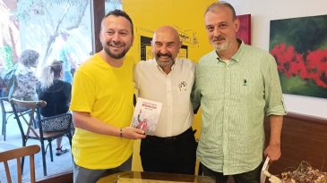 İzmir’de Kalabalık İmza Günü: Tunç Soyer’in ‘Başka Bir Dünya Mümkün’ Kitabı Raflarda