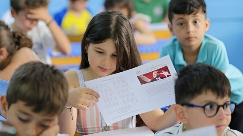 İzmir’de Karne Sevinci: 732 Bin Öğrenci Yaz Tatiline Girdi