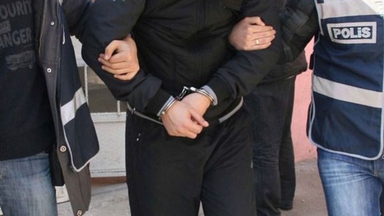 İzmir’de Komşusunu Silahla Vuran Şüpheli Tutuklandı