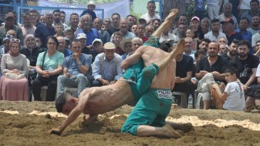 İzmir’de minik Mehmet için dayanışma: Güreş şenliği düzenlendi