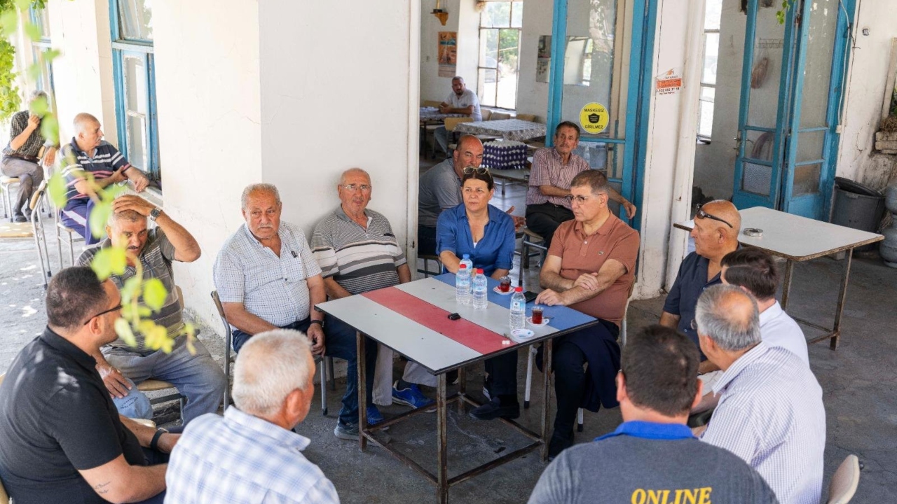 İtfaiye araçları yangına müdahale ediyor