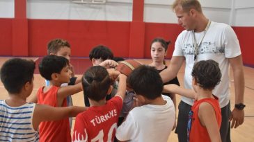 İzmir’de Ücretsiz Yaz Spor Okulu Kaydı Başlıyor: 3-60 Yaş Aralığına Açık!