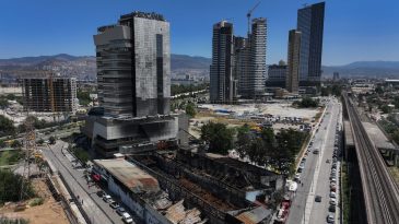 İzmir’de Yangın Sonrası Hastane Yeniden Hizmete Girdi