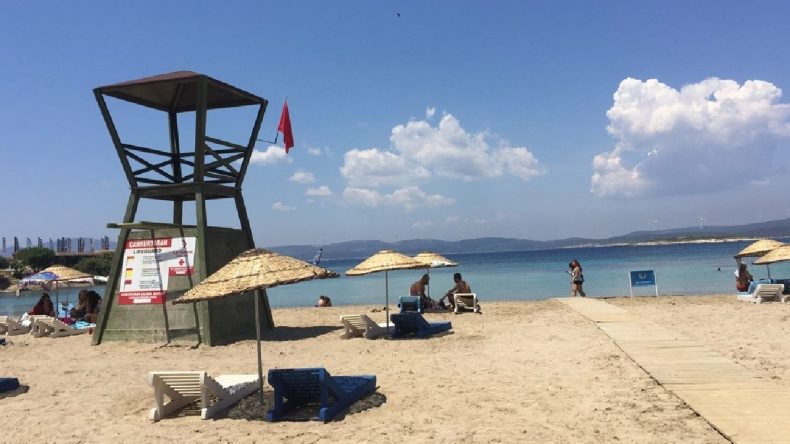İzmir’de Yaz Sıcağından Tertemiz Denize Kaçış: Bengiler Mahallesi Halk Plajı 2025’in Gözdesi Olacak