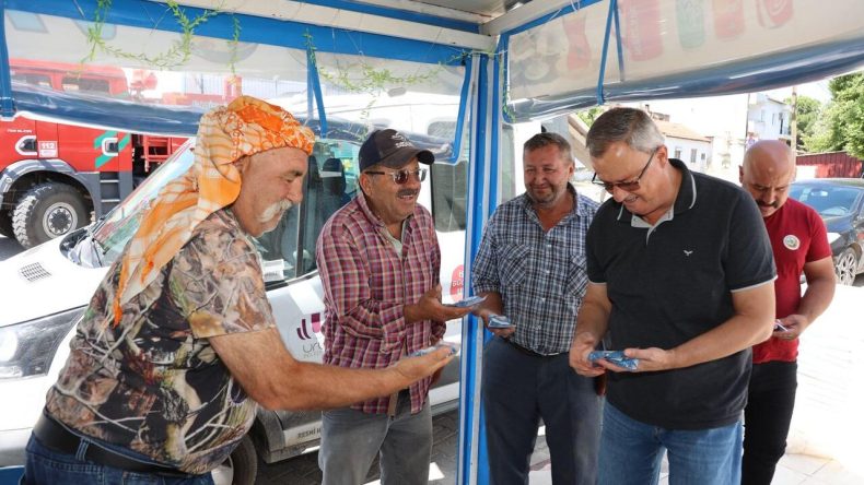 İzmir’de Yerel Üretime Destek: Karpuz Tohumları Dağıtıldı