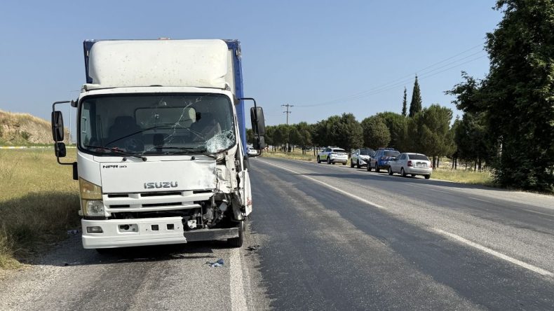 İzmir’de Zincirleme Kaza: Kamyonet İki Motosiklete Çarptı