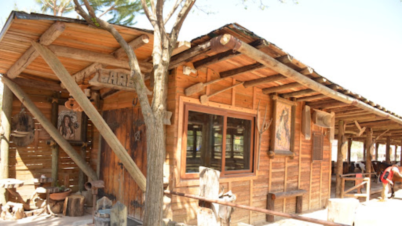 İzmir Laren At Çiftliği