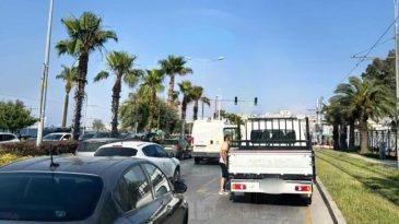 İzmirli sürücüler dikkat: Mustafa Kemal Sahil Bulvarı’nda araç arızası var