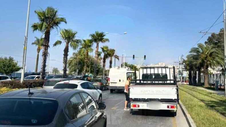İzmirli sürücüler dikkat: Mustafa Kemal Sahil Bulvarı’nda araç arızası var