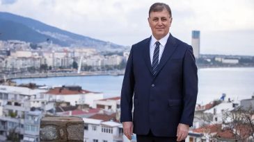 İzmir&rsquo;de Yangınlarla M&uuml;cadele Devam Ediyor: Cemil Tugay Şehir Dışında