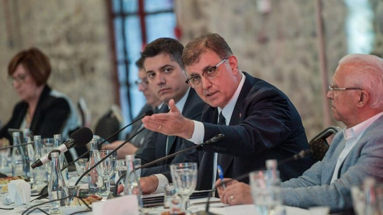 İzmir’de Yılan Hikayesine Dönüşen Durum: Karşıyaka Stadı ile İlgili Tugay’dan Önemli Açıklama