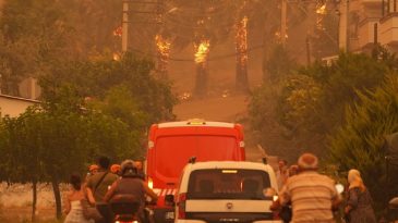 İzmir&rsquo;deki Yangın Sırasında Barınma İhtiyacı İ&ccedil;in Belediye Tesisleri A&ccedil;ıldı