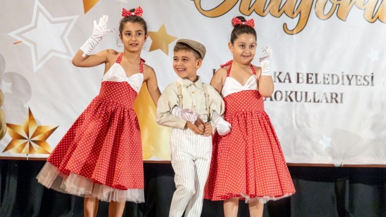 Karşıyakalı Miniklerin Mezuniyet Coşkusu
