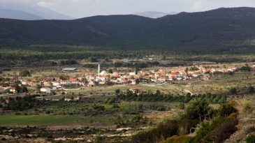 Korkuluklarla Mesaj Veren Bir Köy: İzmir’in Gizli Cenneti