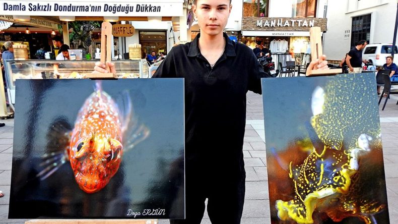 Mavi derinliklerin genç gözünden portresi: Doğa Ergün’ün su altı sergisi Çeşme’de