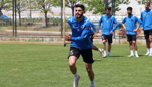Menemen FK’da Çalkantılı Gelişme: Tecrübeli Defans Oyuncusu Takımdan Ayrılıyor