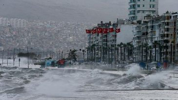 Meteorolojiden İzmir i&ccedil;in 'Sarı Kod' Uyarısı: Fırtına Geliyor!