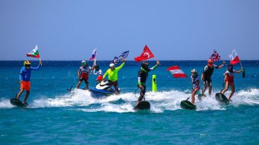 Motosurf Rüzgarı Çeşme’de Esti: 17 Ülkeden Sporcular Ege’de Yarıştı