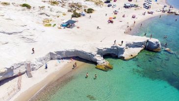 Ne Maldivler ne de Atina: İzmir’in kayalıkları ile meşhur şirin koyu