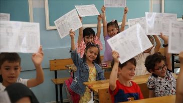 Okullarda Son Ders Zili Yarın Çalacak: Yaz Tatili Başlıyor!