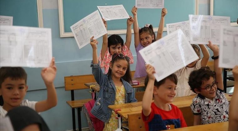 Okullarda Son Ders Zili Yarın Çalacak: Yaz Tatili Başlıyor!