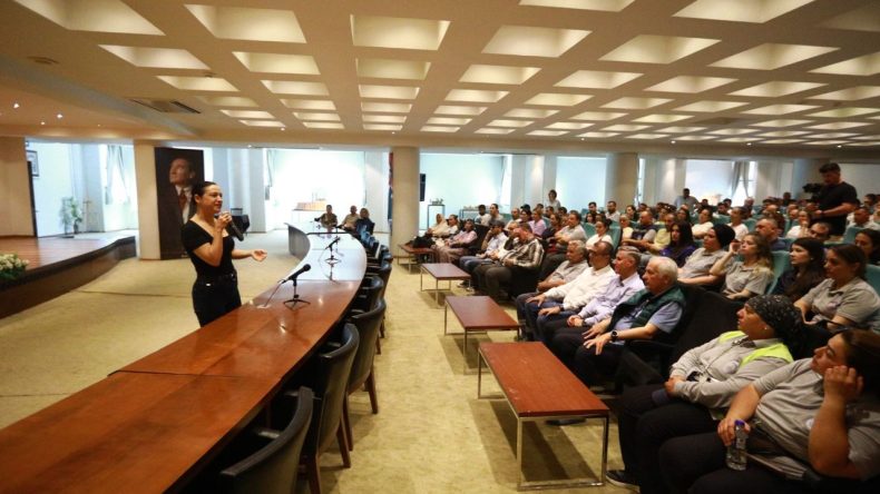 Sengel emekçinin bayramını kutladı: Eksik personelle çok iş yapıyoruz