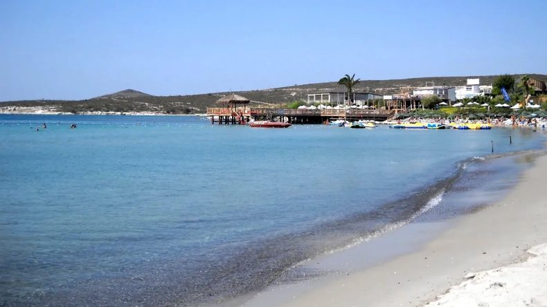Sıcak Havalardan Kaçış: İzmir’in Yaza Damga Vuran Plajı