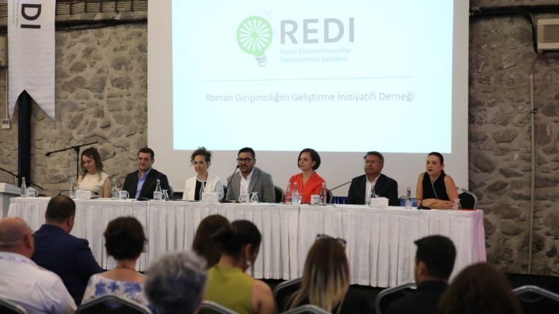Sosyal Eşitlik İçin Bir Adım Daha: Başkan Sengel'den Roman Vurgusu
