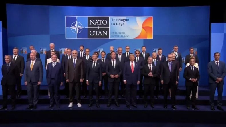 Tarihi An: NATO Zirvesi'nde 32 Lider Aynı Karede Buluştu