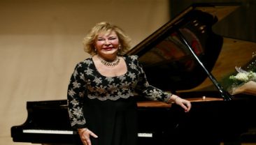 Ünlü Piyanist Gülsin Onay Karşıyaka’da Sahne Alacak