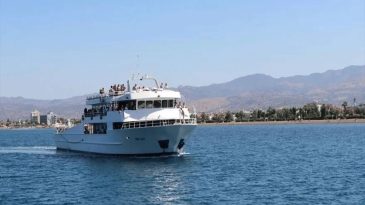 Vapur hazırlanıyor, pasaportlar hazır mı? İzmir'den komşuya yolculuk başlıyor