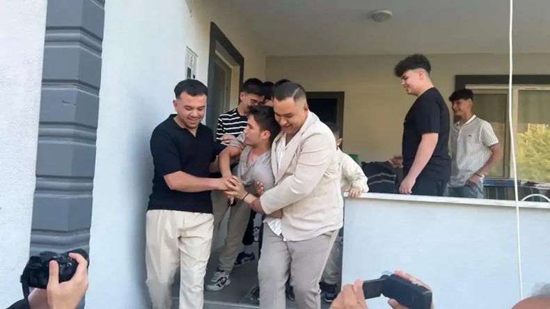 Yarım Asırlık Gelenek: Sıcak Yataklarından Buz Gibi Suya Atıldılar